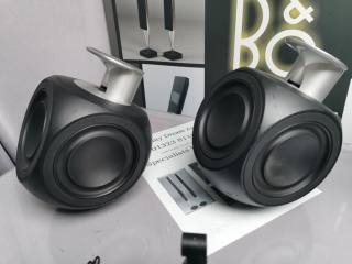 BEOLAB 3 SPEAKERS ON WALL MOUNTS